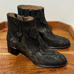 Vionic Kamryn Ankle Boot Size 6.5 Bootie